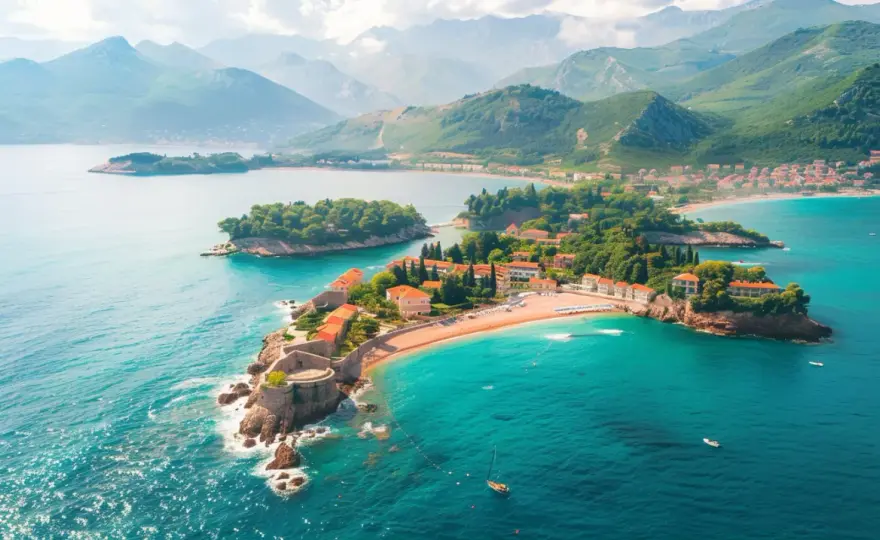 Najpiękniejsze plaże w Czarnogórze: TOP 5 plaż do odwiedzenia