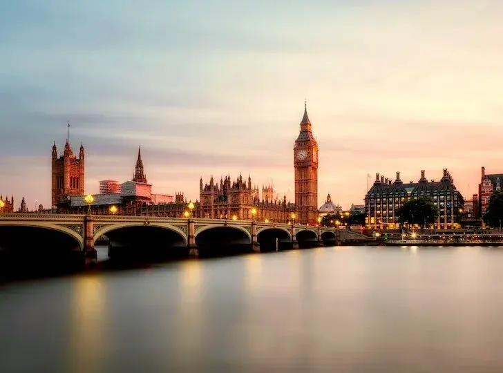 Podróż do UK po Brexicie: co wolno wwozić do Anglii? Sprawdź limity!