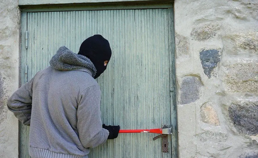 Sennik kradzież pieniędzy i dokumentów - co zwiastuje taki sen w życiu