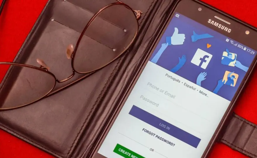 Jak usunąć konto na Facebooku? Dezaktywacja vs. trwałe usunięcie