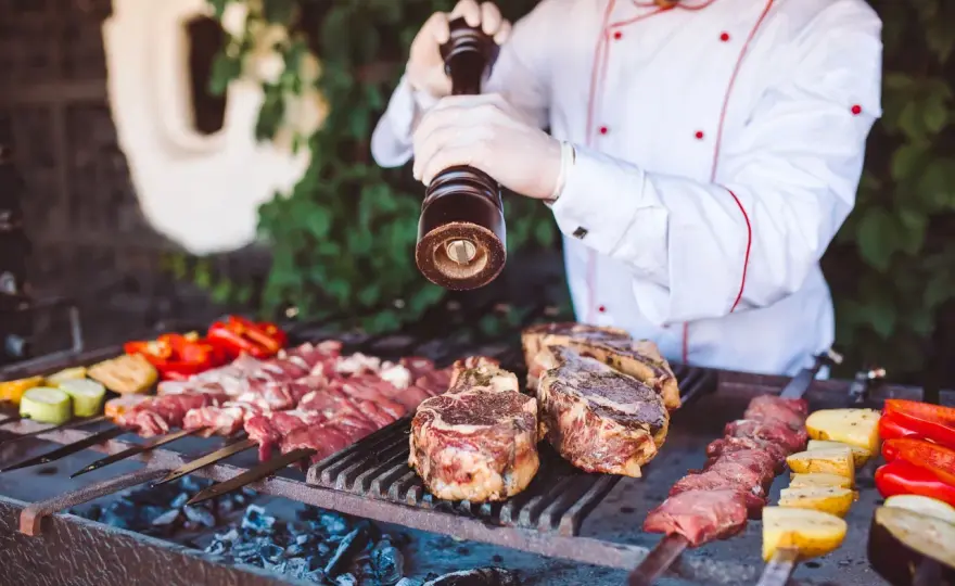 Najlepsze cechy grilla Josper: jak poprawić jakość potraw w restauracji