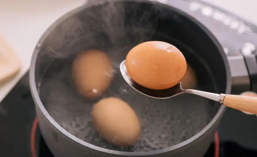 Œuf à la coque - le bon temps de cuisson pour un jaune coulant