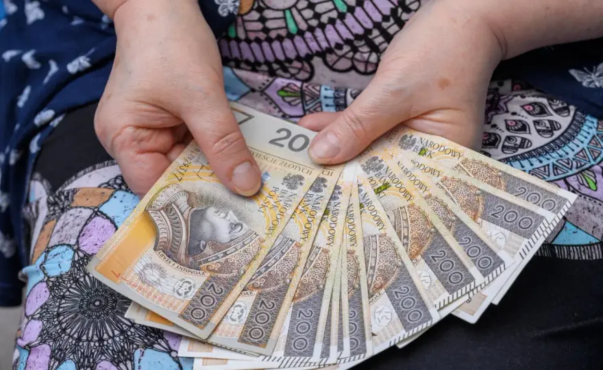 Bon senioralny 2026 - Pieniądze czy usługa? Poznaj zasady