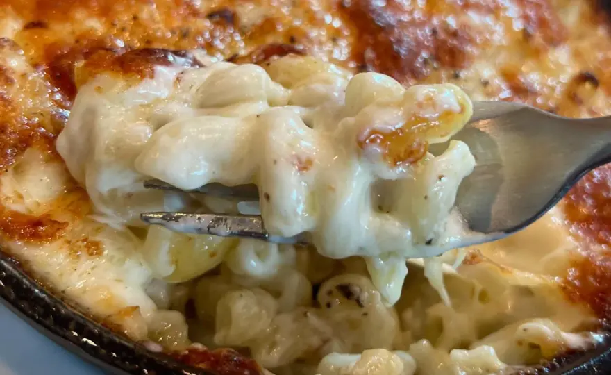 Macarrones con queso cremosos sin grumos ni pasta blanda