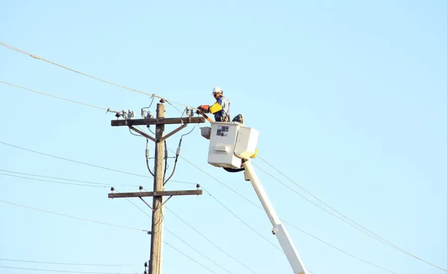 Elektryk wysokich napięć - Kwalifikacje, praca, bezpieczeństwo