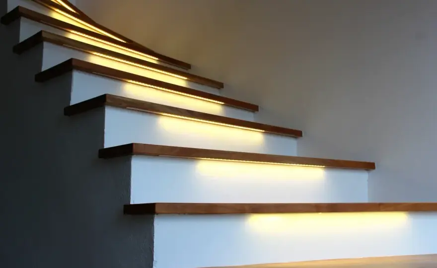 LED w podłodze - jak zaplanować, uniknąć błędów i ile kosztuje?
