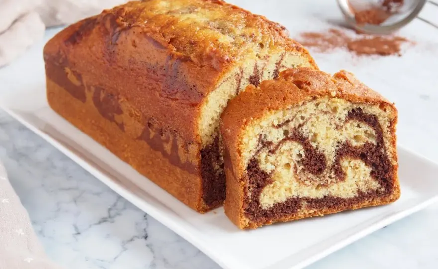 Bizcocho marmolado de vainilla y chocolate que queda esponjoso