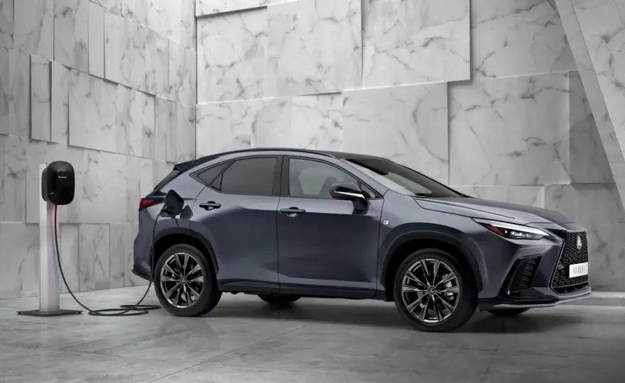 Lexus NX 300h pojemność baku – co musisz wiedzieć o zasięgu?