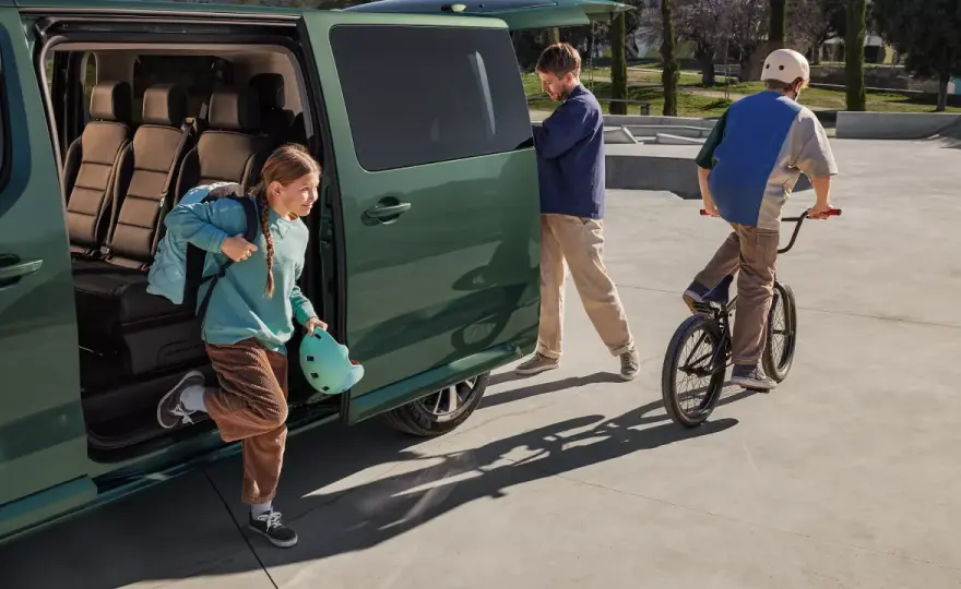Ulga dla opiekuna w transporcie: Kiedy podróżujesz za darmo?