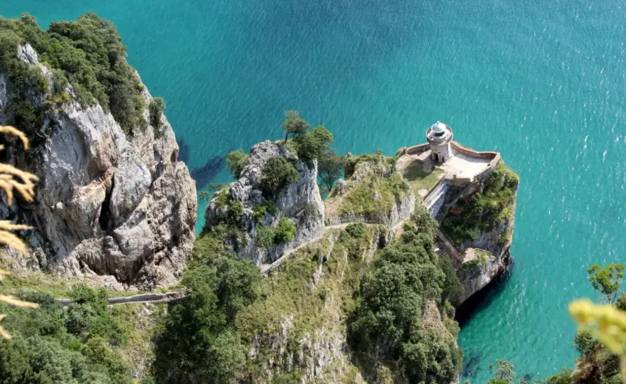 Faro del Caballo - Escaleras: ¿Un reto o una experiencia?