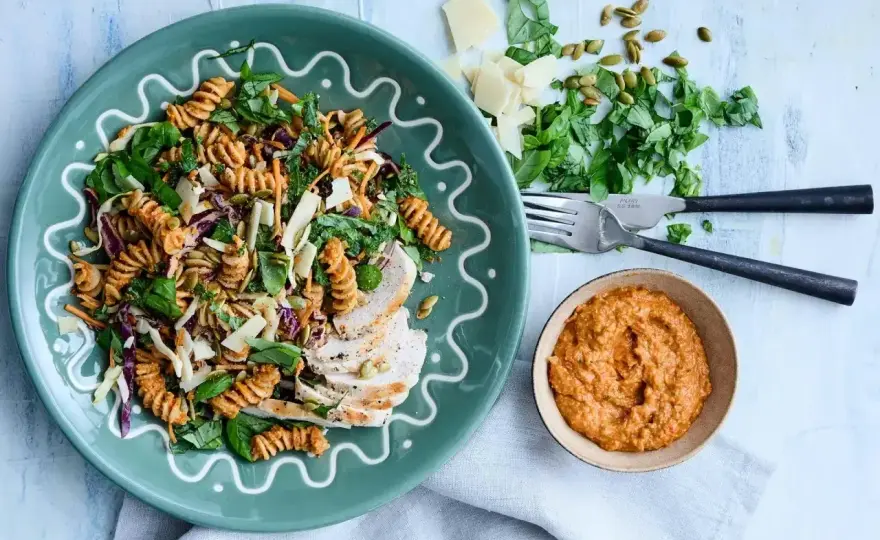 Pastasallad med pesto - så blir den fräsch och smakrik