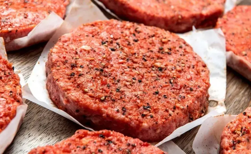 Jak przyprawić mięso na burgery? Sekret soczystości i smaku