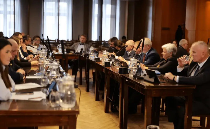 Ile zarabia przewodniczący rady osiedla? Dieta, kwoty, zasady
