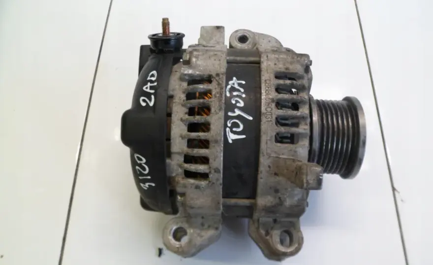 Jak wyjąć alternator w Toyocie Avensis T25 - uniknij kosztownych błędów