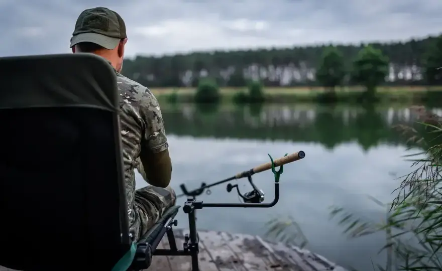 Jaka wędka na feeder? Wybierz idealny kij - Poradnik