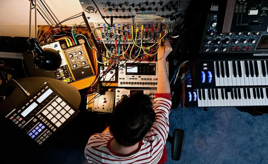 Produkcja muzyki elektronicznej: Od zera do utworu w domu!