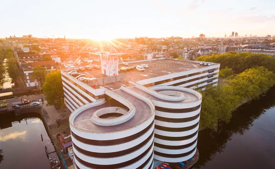 Parken in Amsterdam - Preise, P+R und Regeln im Überblick