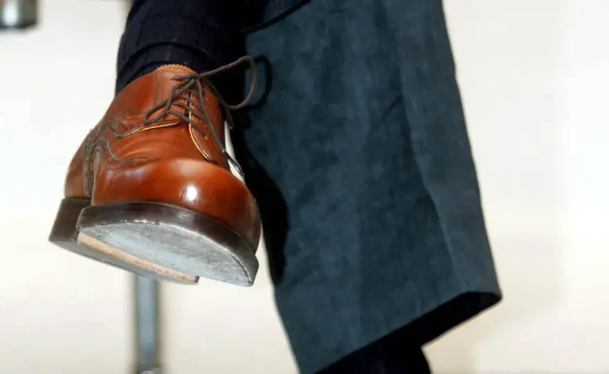 Socken zu braunen Schuhen - So geht stilvolle Kombination