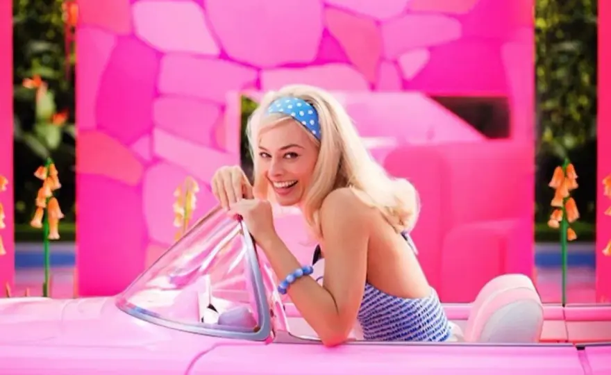 Margot Robbie jako Barbie: Fenomen, moda i kulisy filmu