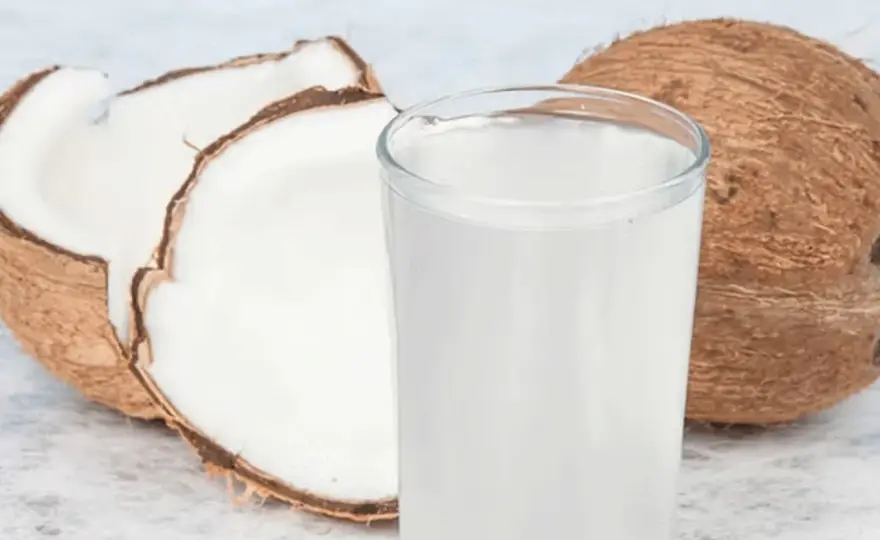 Kokoswasser gesund? Was es wirklich kann