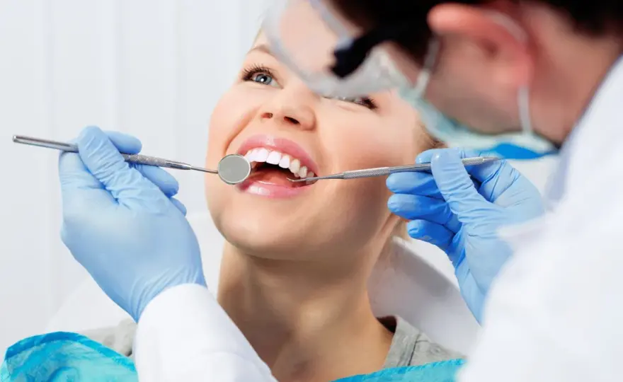 Czym zajmuje się dentysta? Więcej niż plomby! Pełen zakres usług.