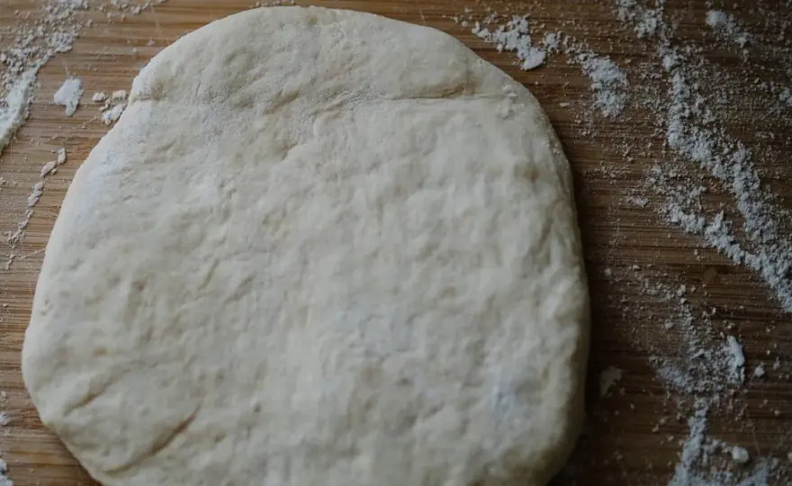 Czy ciasto na pizzę można trzymać w lodówce? Sprawdź, jak to zrobić!