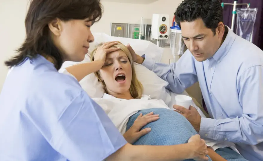 Ile trwa poród? Czas, fazy i kiedy jechać do szpitala