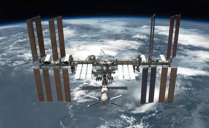Prędkość ISS - Ile to 27 600 km/h? Zobacz, co to zmienia!