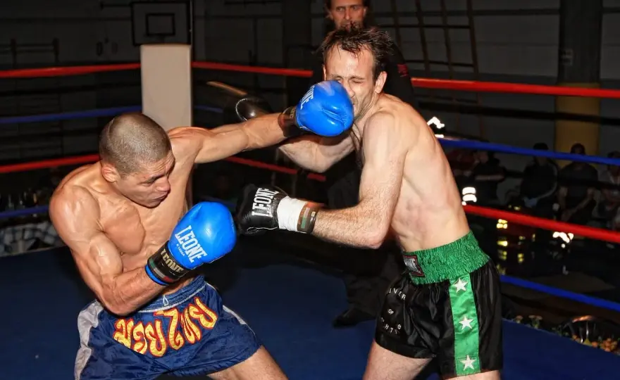Waga musza: Ile kg? Limity MMA i boksu UFC, KSW i więcej!