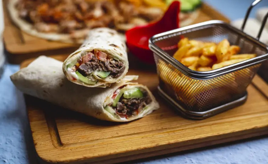 Czy kebab jest ciężkostrawny? Poznaj skutki dla trawienia