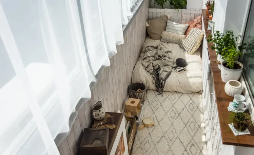 Przytulny balkon w bloku - 3 kroki do wymarzonej przestrzeni