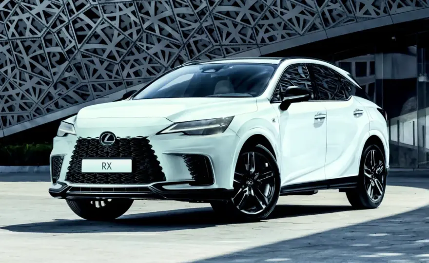 Lexus RX 500h - 371 KM i luksus bez ładowania. Czy warto go wybrać?
