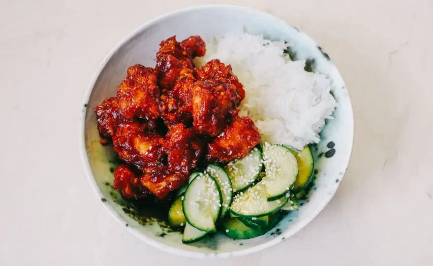 Kurczak po koreańsku - chrupiący z sosem gochujang