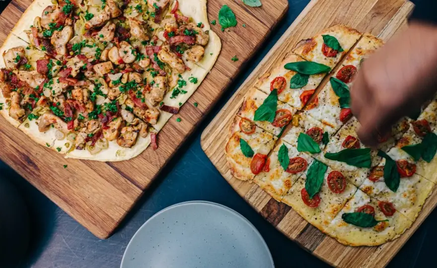 Ile cm ma duża pizza w Pizza Hut? Poznaj wymiary i porcje