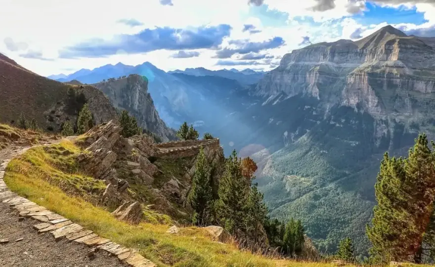 Pirineos de Huesca: Elige tu ruta perfecta y evita errores