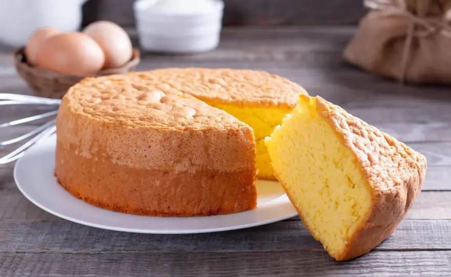 Gâteau périmé - Le manger ou le jeter ? Guide complet