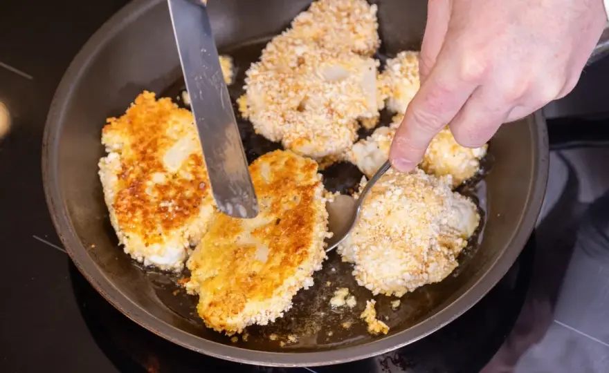 Blumenkohl-Schnitzel - so wird die Panade wirklich knusprig