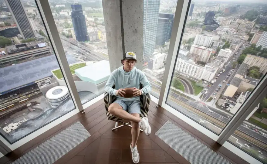 Rafał Zaorski shortuje własny apartament na Złotej 44 - bukmacherzy dołączają do zabawy