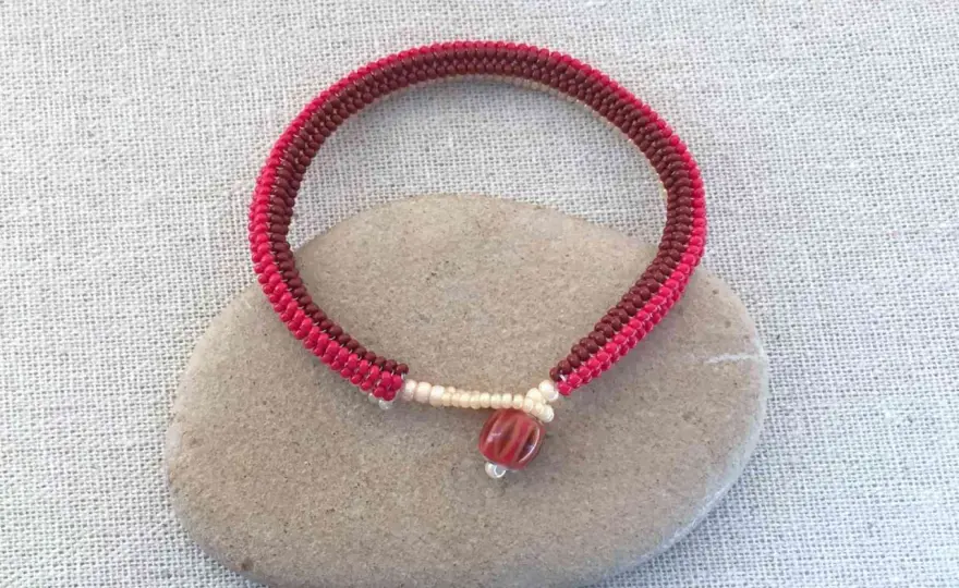 Nodi per braccialetti elastici - La chiusura che dura davvero