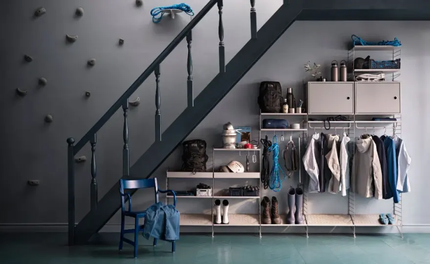 Garderobe unter der Treppe - So wird sie wirklich nützlich