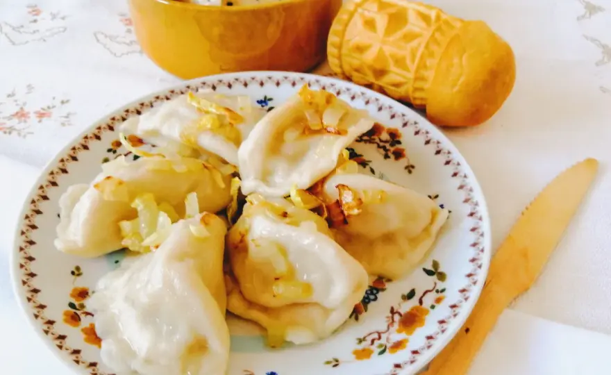 Najlepsze pierogi z bryndzą w Zakopanem - gdzie je znaleźć i spróbować
