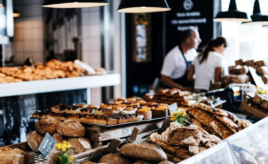 Jak otworzyć sklep z pieczywem w Polsce? Poradnik krok po kroku
