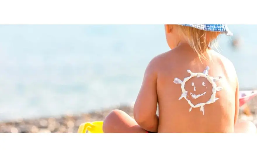Dermatite atopica e mare, come proteggere la pelle del bambino?