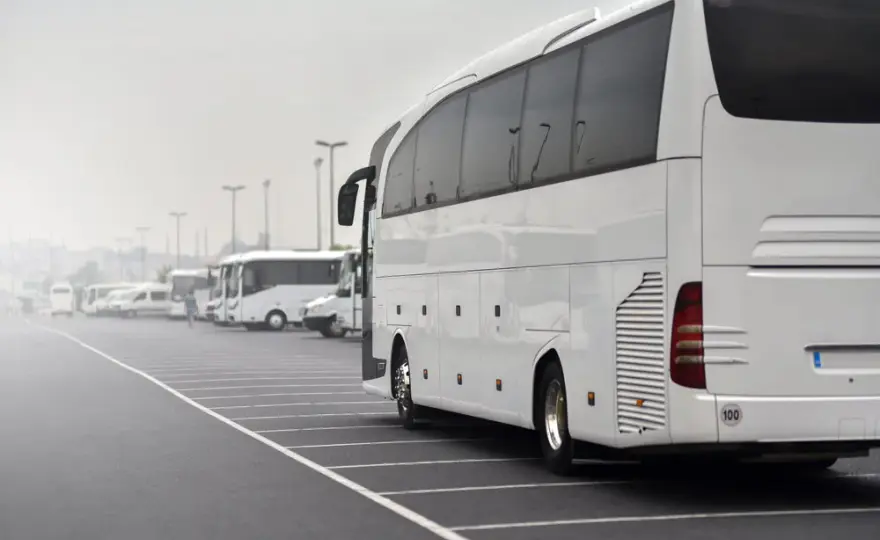 Jak założyć firmę przewozową bus i uniknąć najczęstszych błędów