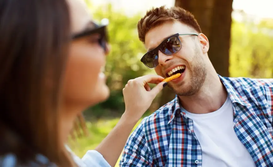 Ile kalorii ma porcja frytek? Sprawdź, co naprawdę jesz!