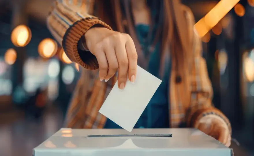 Konfederacja przed wyborami 2027: kto napędza wzrost poparcia