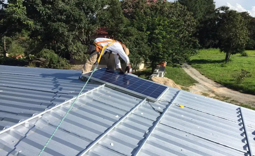 Jak dobrać magazyn energii 10 kW do instalacji fotowoltaicznej? Kluczowe parametry, opłacalność i najczęstsze błędy
