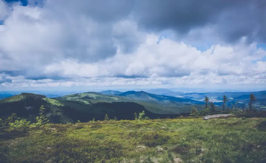 Wakacje w górach – aktywny urlop, relaks i bliskość natury