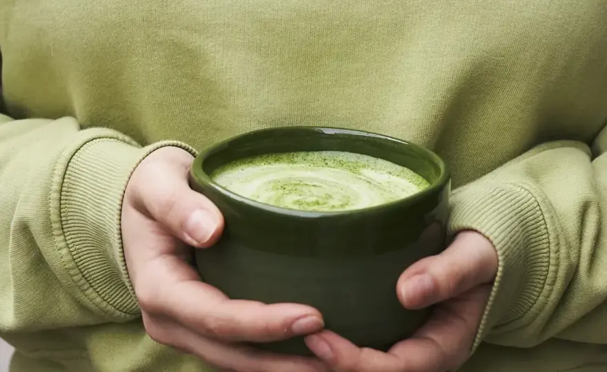 Matcha to kawa czy herbata – odkryj, co naprawdę wybierać