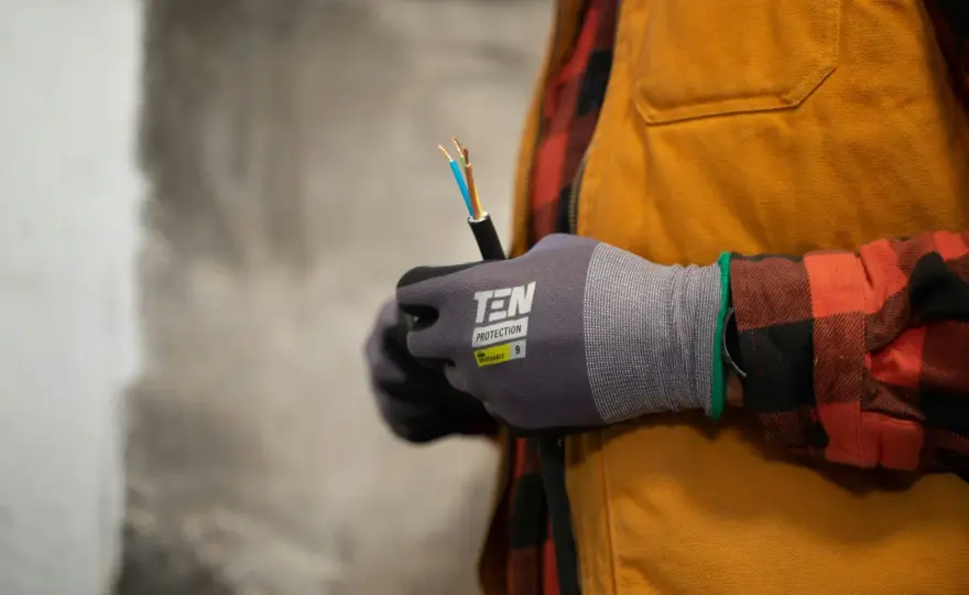 Ile zarabia elektryk w Polsce? Sprawdź realne stawki netto!